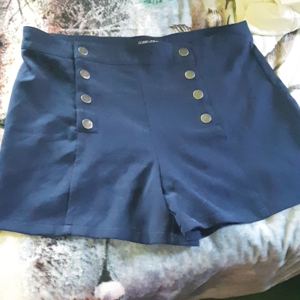 Forever 21 Size 16 Sailor Click Button Shorts